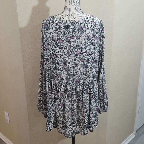 Torrid‎ top plus size 1x - Picture 3 of 7